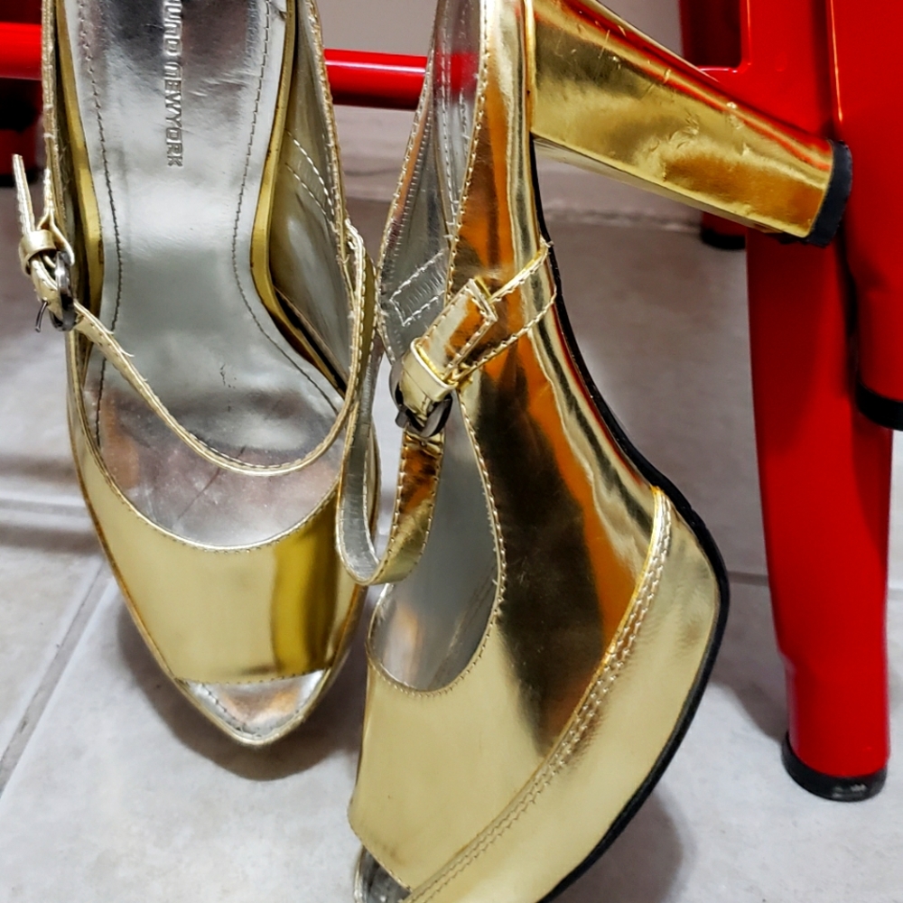 Juno New York Peep slides in Gold size 7 1/2